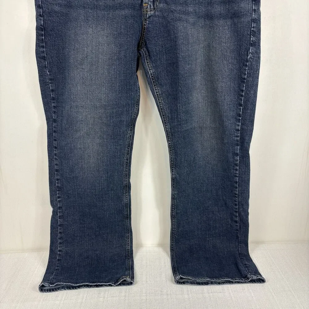 Signature Levi Strauss Men's Bootcut Jeans Size 40x30‎ Medium Wash